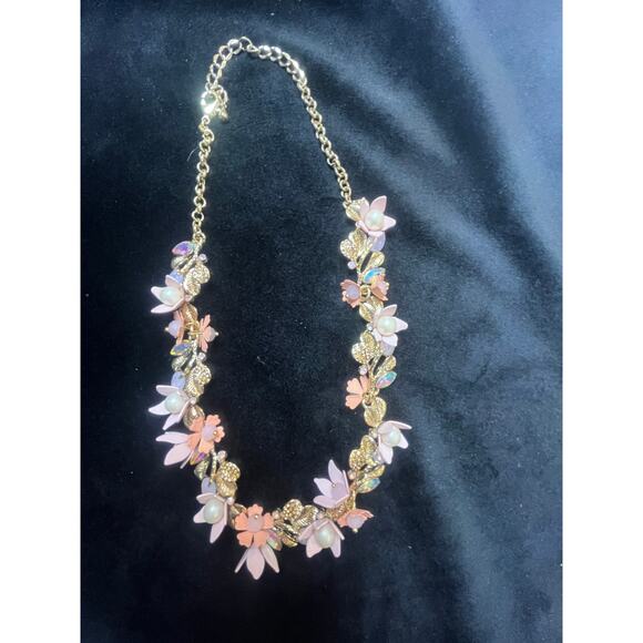 Designer Stella + Ruby Womens' Gold Pink Valentine Floral Necklace - Picture 5 of 5